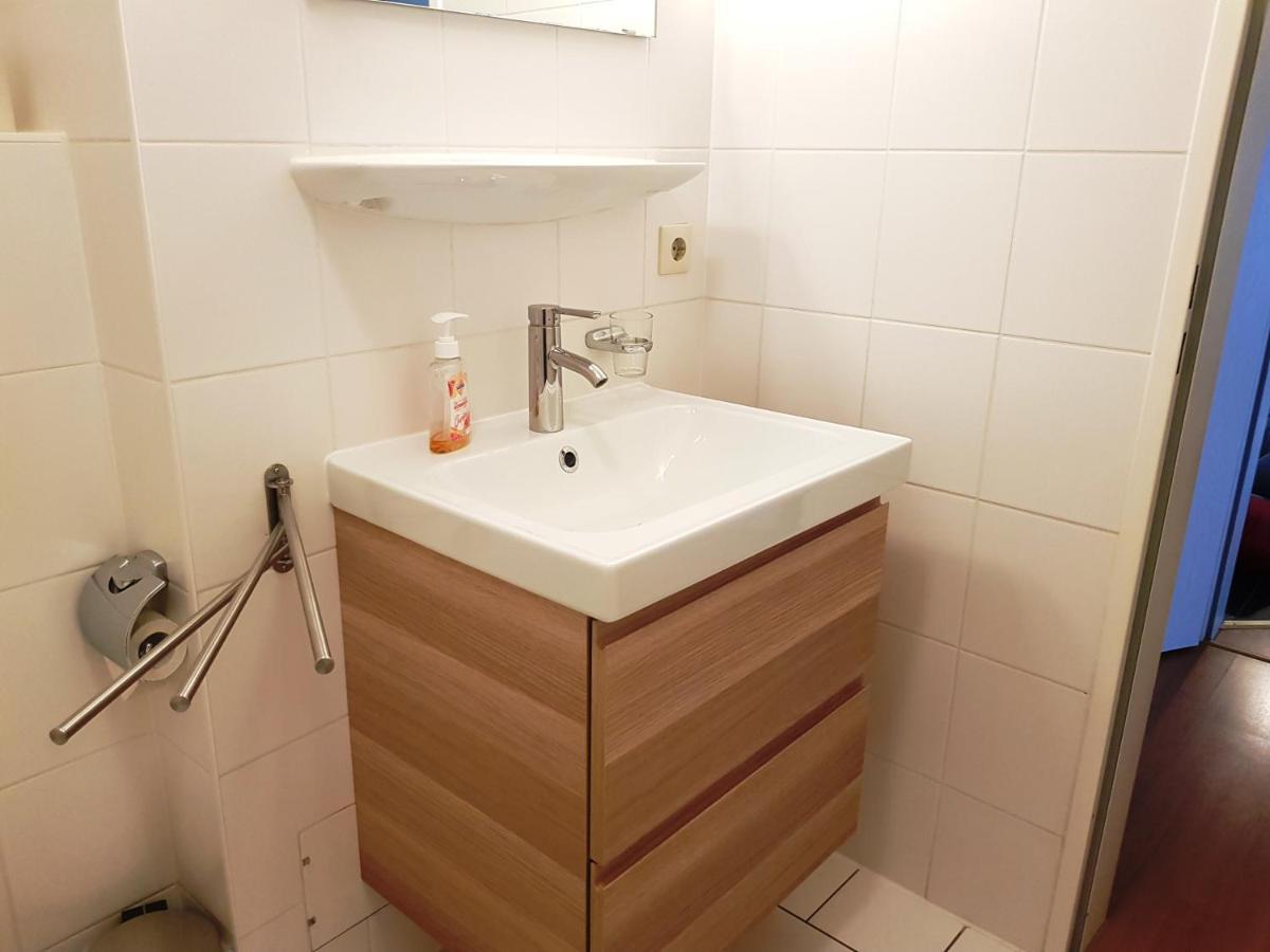 Ferienwohnung 5 Im Strandhaus Lobbe Esterno foto